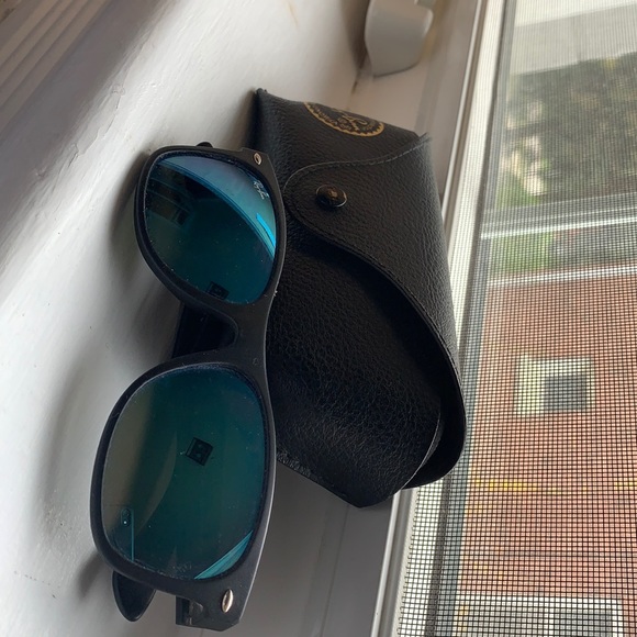 Ray-Ban sunglasses with the case - Picture 1 of 3
